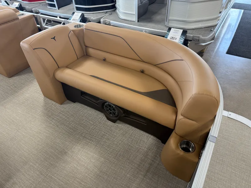 Slide: The Image of Tahoe Sport 2385 Swingback (VRB) & Honda 4-Stroke EFI 2025 - 6