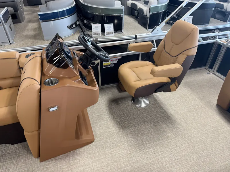 Slide: The Image of Tahoe Sport 2385 Swingback (VRB) & Honda 4-Stroke EFI 2025 - 7