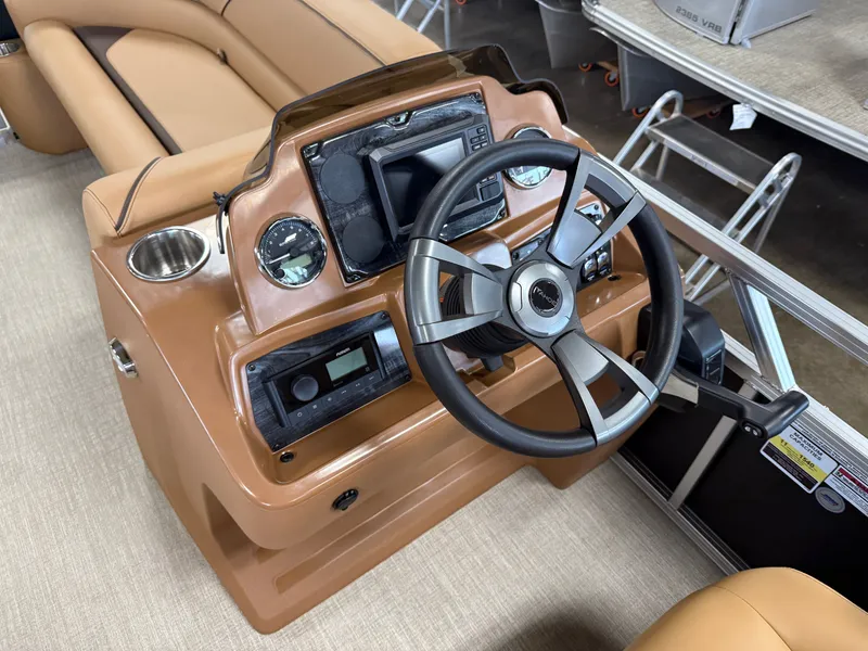 Slide: The Image of Tahoe Sport 2385 Swingback (VRB) & Honda 4-Stroke EFI 2025 - 9