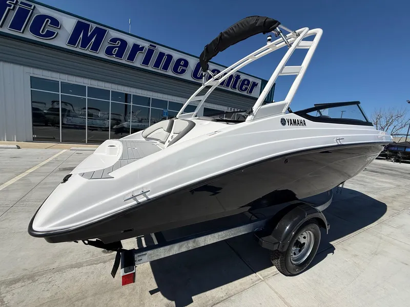 Slide: The Image of Yamaha AR190 2025 - 10