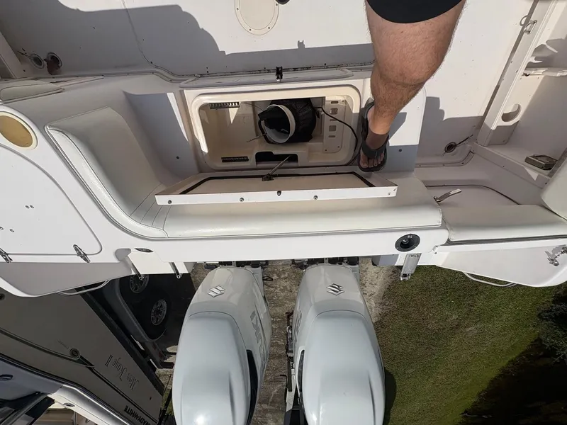 Slide: The Image of Grady-White Marlin 300 2003 - 15