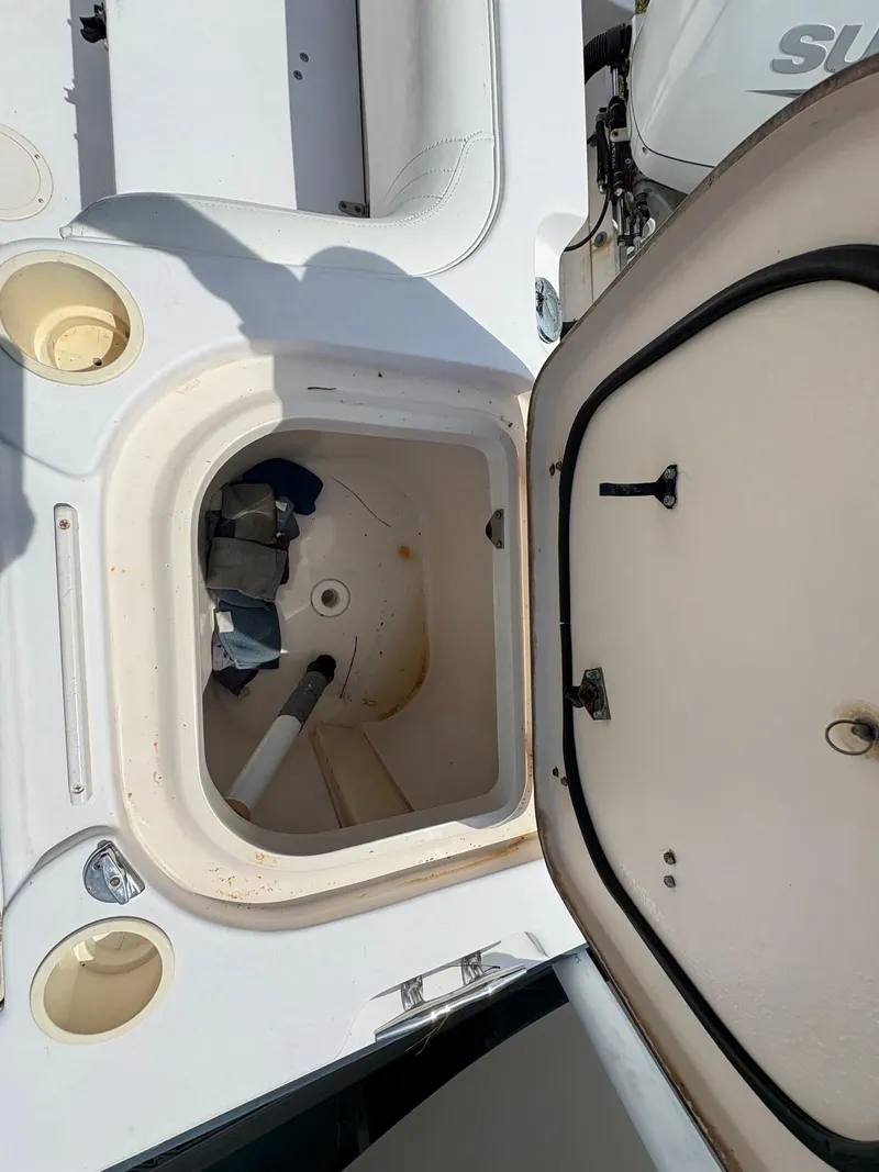 Slide: The Image of Grady-White Marlin 300 2003 - 26