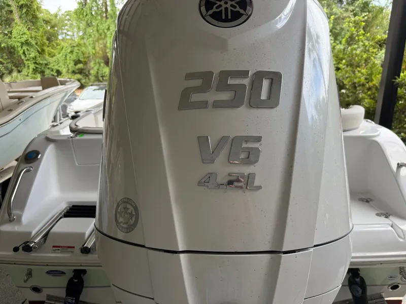 Slide: The Image of Sea Hunt Ultra 235 SE 2026 - 3