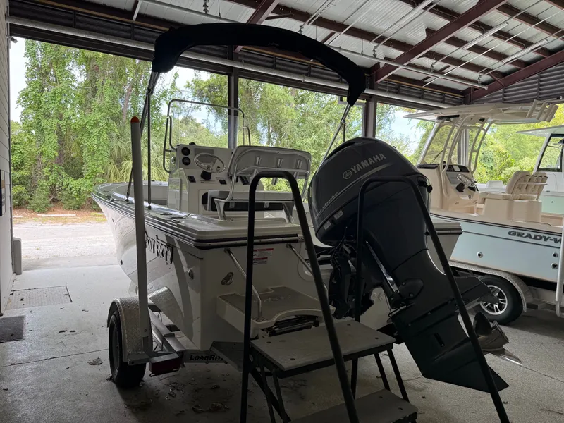 Slide: The Image of Parker Marine 18SE 2025 - 6