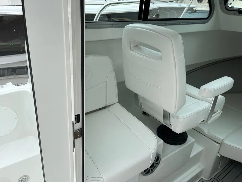 Slide: The Image of Parker Marine 2200SC 2026 - 13