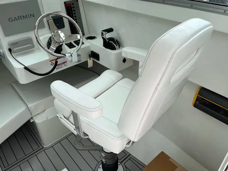 Slide: The Image of Parker Marine 227 Explorer 2026 - 14