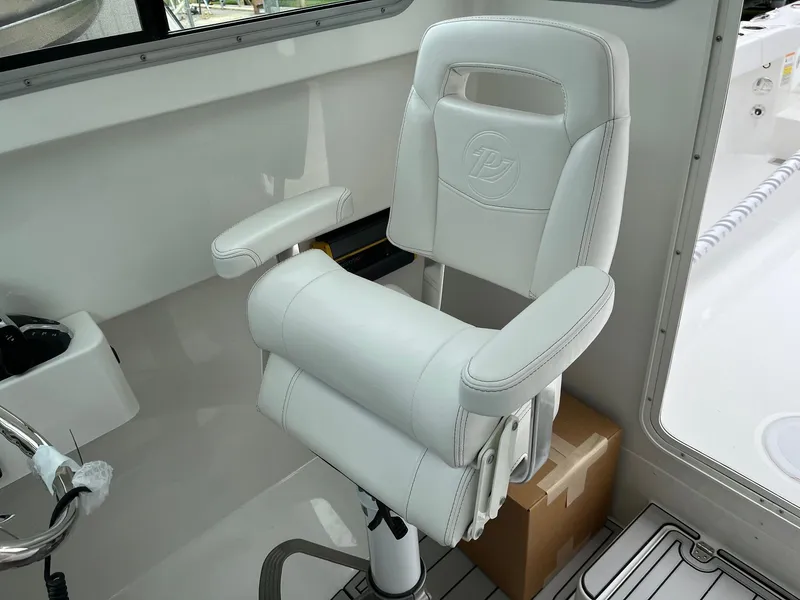 Slide: The Image of Parker Marine 227 Explorer 2026 - 6