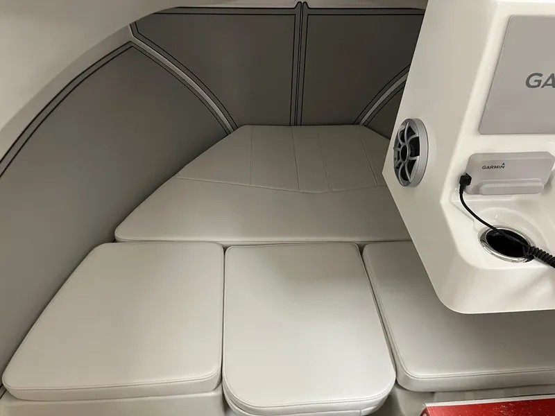 Slide: The Image of Parker Marine 2420SC 2026 - 13