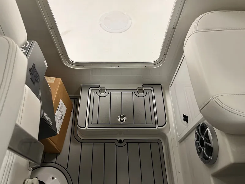 Slide: The Image of Parker Marine 2420SC 2026 - 14