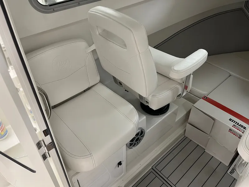 Slide: The Image of Parker Marine 2420SC 2026 - 5