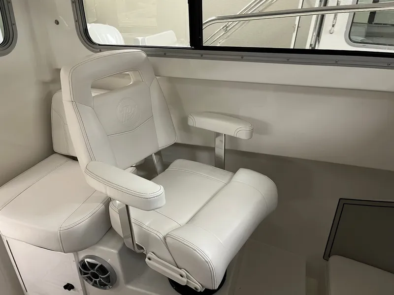 Slide: The Image of Parker Marine 2420SC 2026 - 6