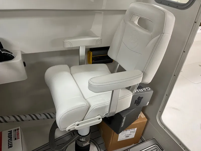 Slide: The Image of Parker Marine 2420SC 2026 - 7