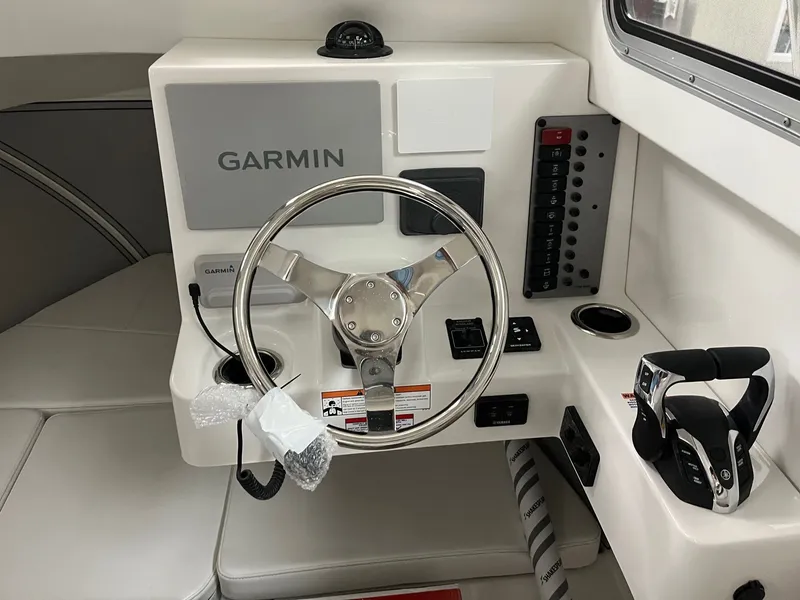 Slide: The Image of Parker Marine 2420SC 2026 - 8