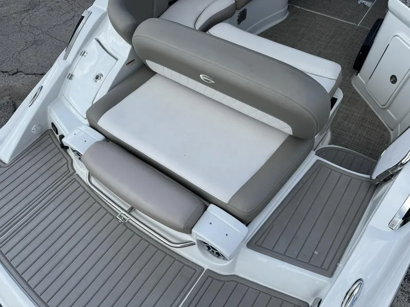 Slide: The Image of Crownline Boats 290 SS 2023 - 10