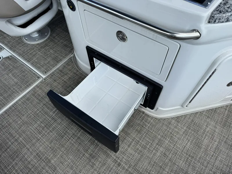 Slide: The Image of Crownline Boats 290 SS 2023 - 23