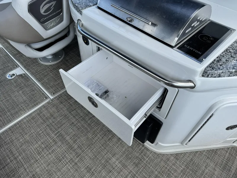 Slide: The Image of Crownline Boats 290 SS 2023 - 6