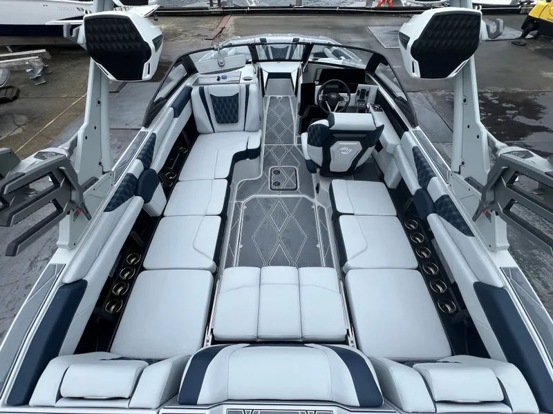 Slide: The Image of Malibu M230 2025 - 11