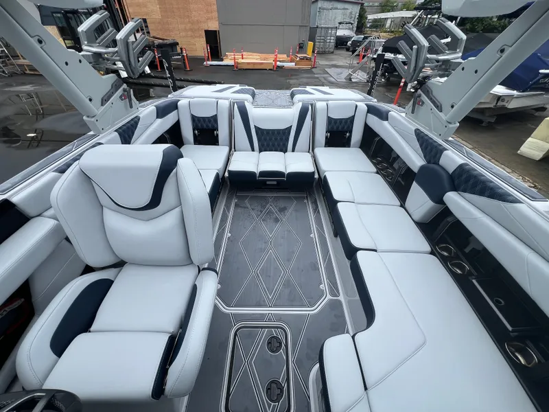 Slide: The Image of Malibu M230 2025 - 12