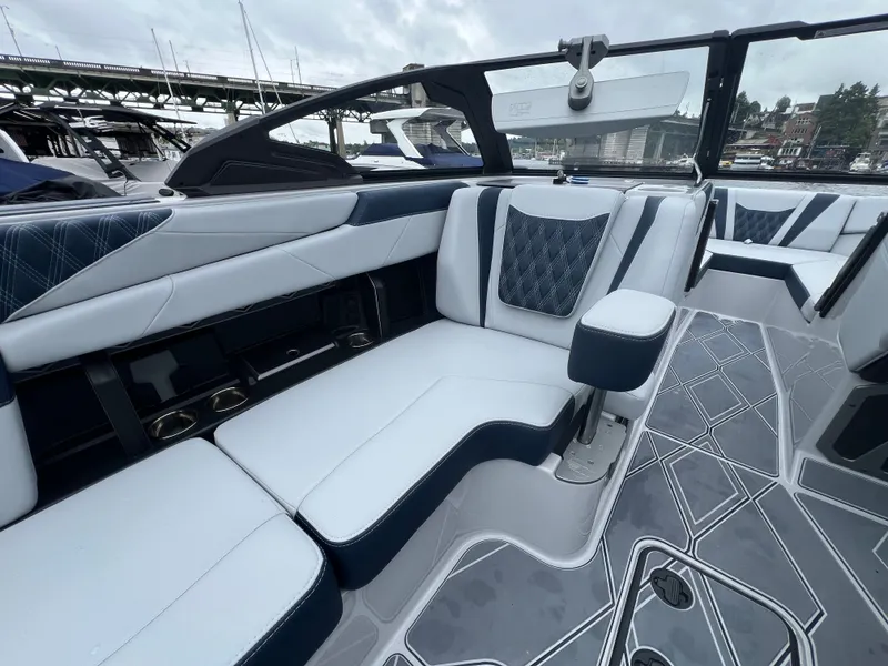 Slide: The Image of Malibu M230 2025 - 13