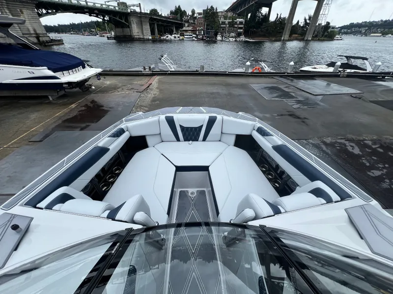 Slide: The Image of Malibu M230 2025 - 16