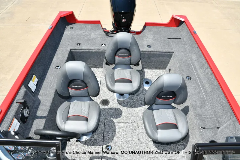 Slide: The Image of Tracker Pro Guide V-175 WT 2026 - 14