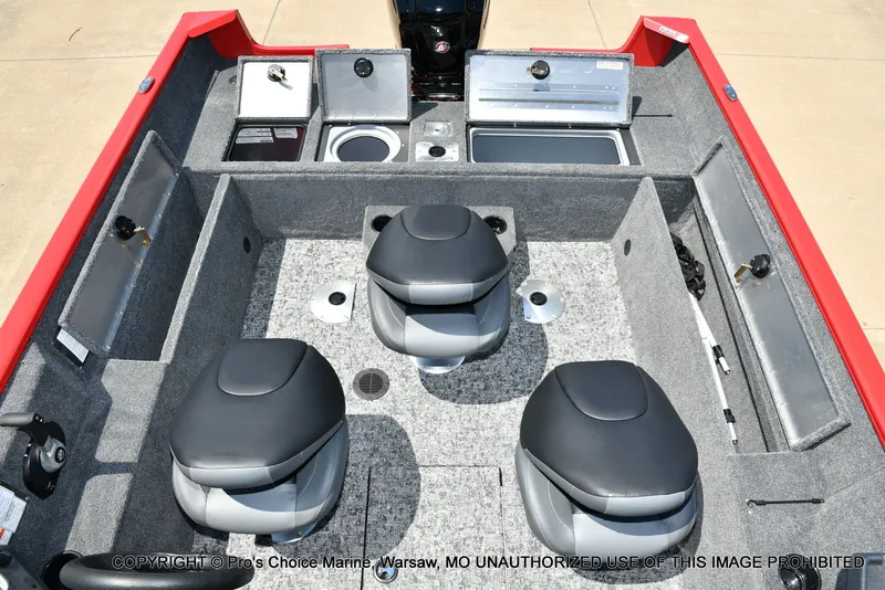 Slide: The Image of Tracker Pro Guide V-175 WT 2026 - 15