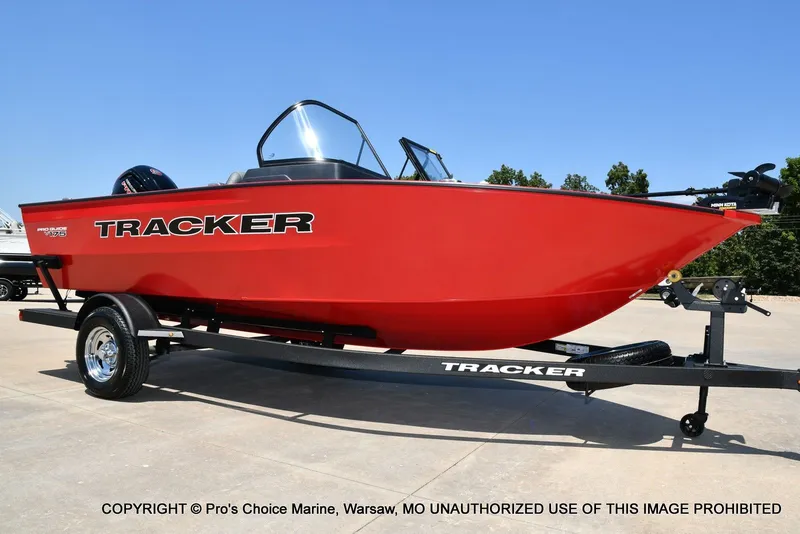 Slide: The Image of Tracker Pro Guide V-175 WT 2026 - 16