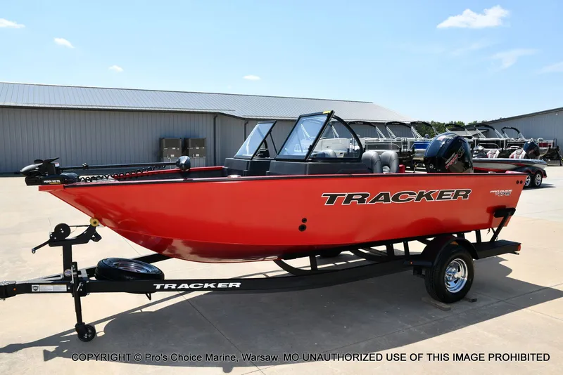 Slide: The Image of Tracker Pro Guide V-175 WT 2026 - 25