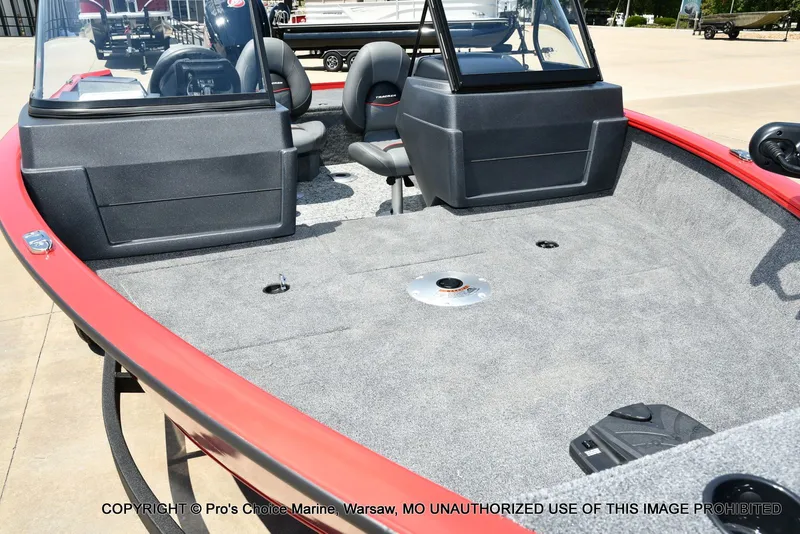 Slide: The Image of Tracker Pro Guide V-175 WT 2026 - 30