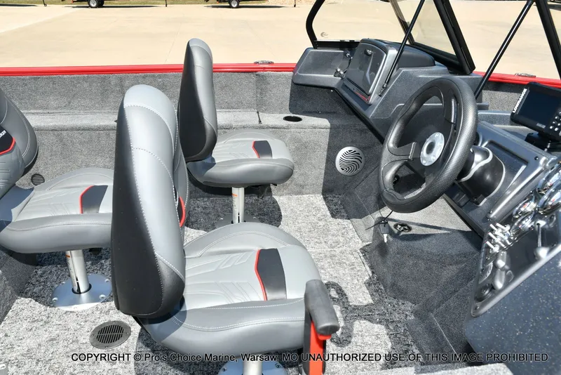 Slide: The Image of Tracker Pro Guide V-175 WT 2026 - 32