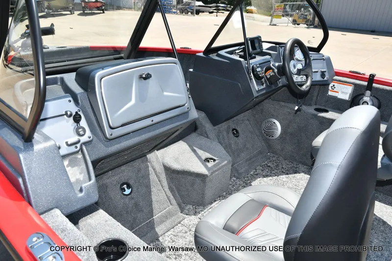 Slide: The Image of Tracker Pro Guide V-175 WT 2026 - 35