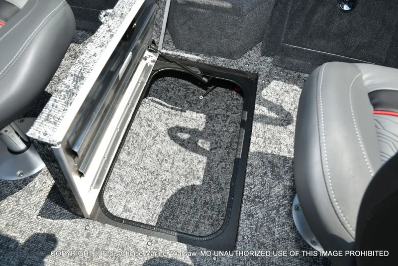 Slide: The Image of Tracker Pro Guide V-175 WT 2026 - 45