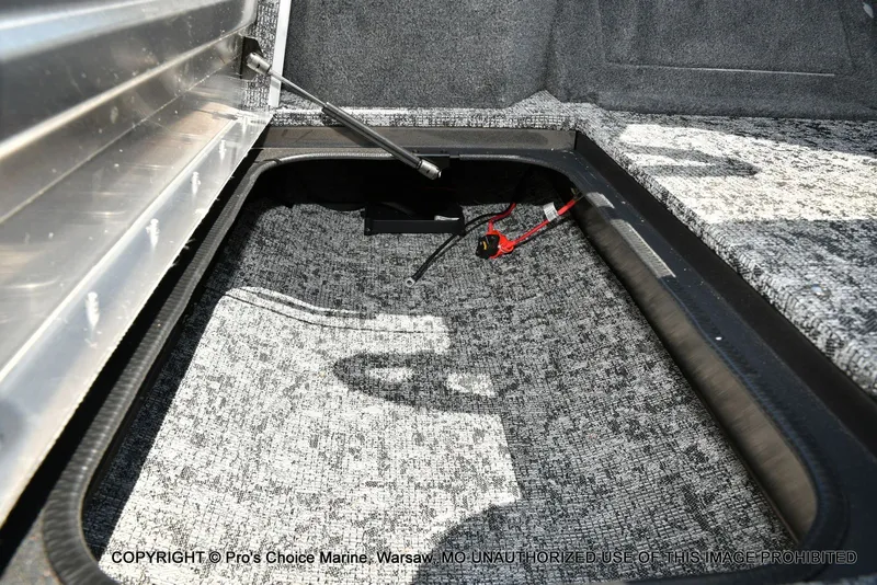 Slide: The Image of Tracker Pro Guide V-175 WT 2026 - 46