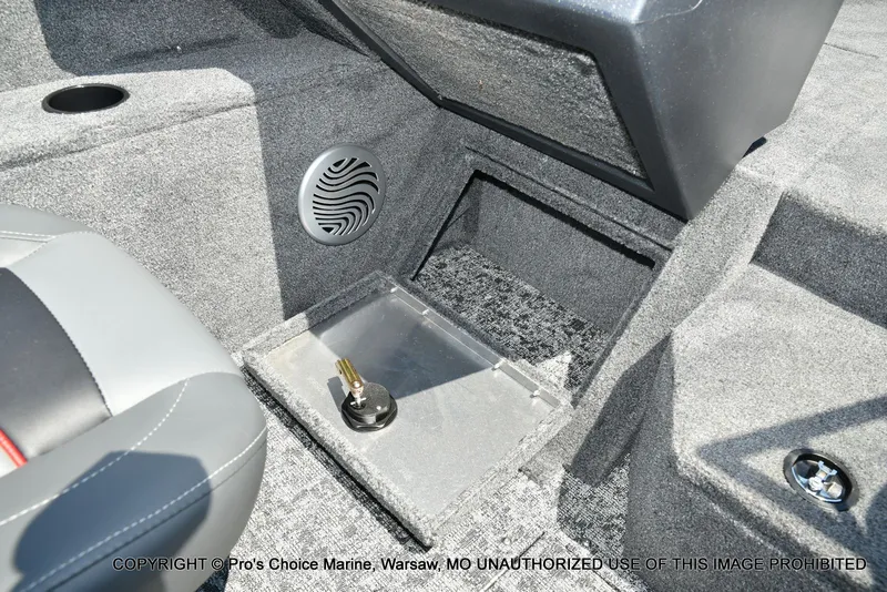 Slide: The Image of Tracker Pro Guide V-175 WT 2026 - 47