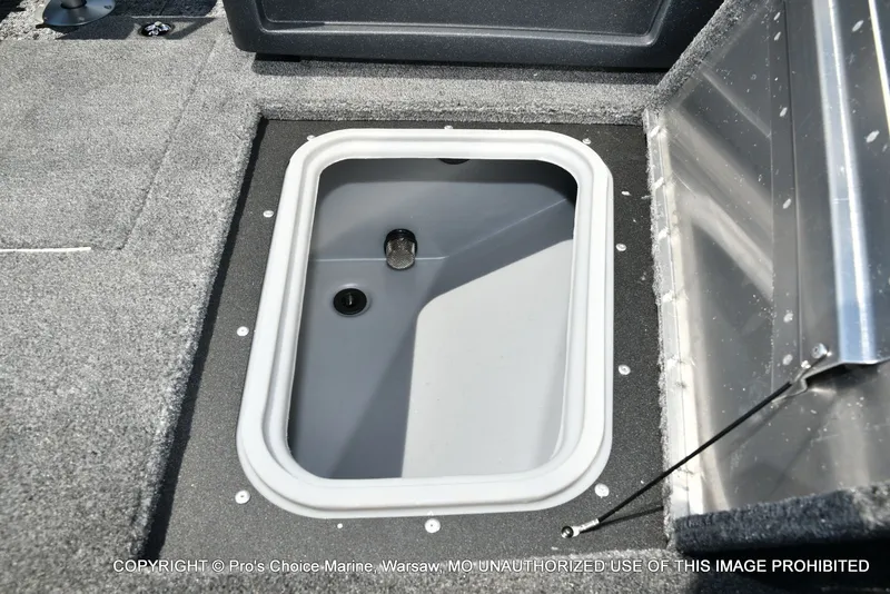 Slide: The Image of Tracker Pro Guide V-175 WT 2026 - 54