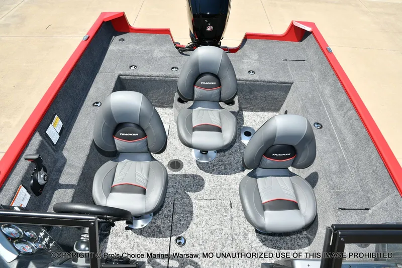 Slide: The Image of Tracker Pro Guide V-175 WT 2026 - 60