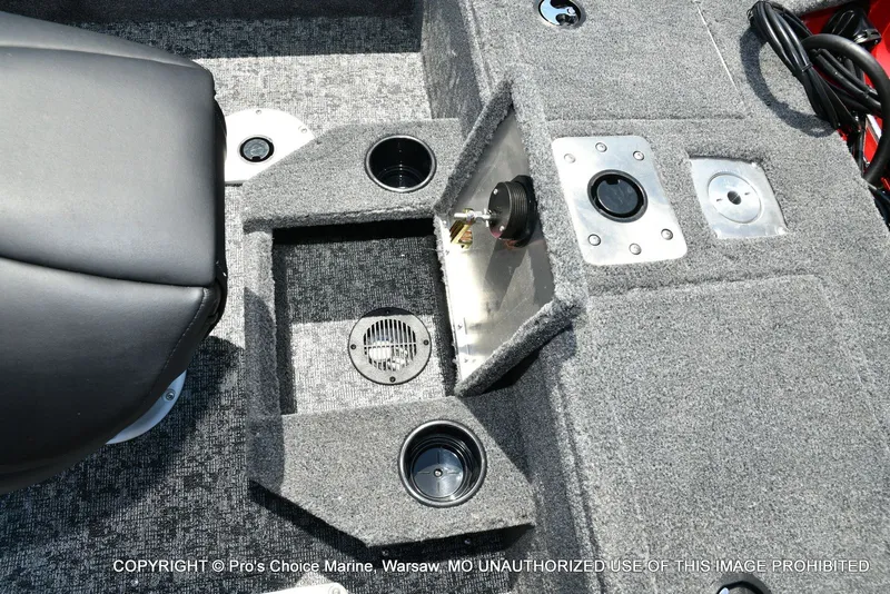 Slide: The Image of Tracker Pro Guide V-175 WT 2026 - 64