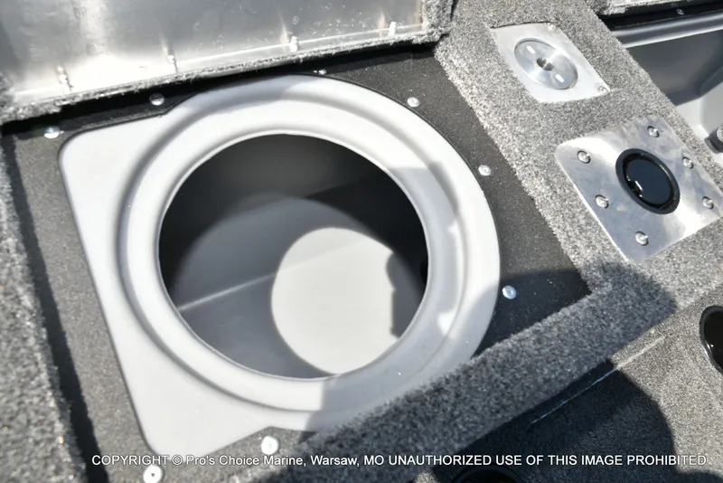 Slide: The Image of Tracker Pro Guide V-175 WT 2026 - 75