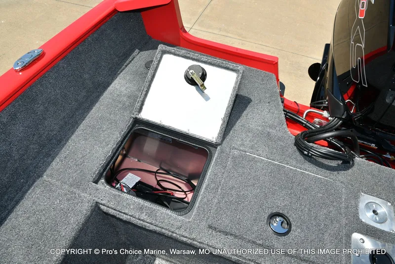 Slide: The Image of Tracker Pro Guide V-175 WT 2026 - 76