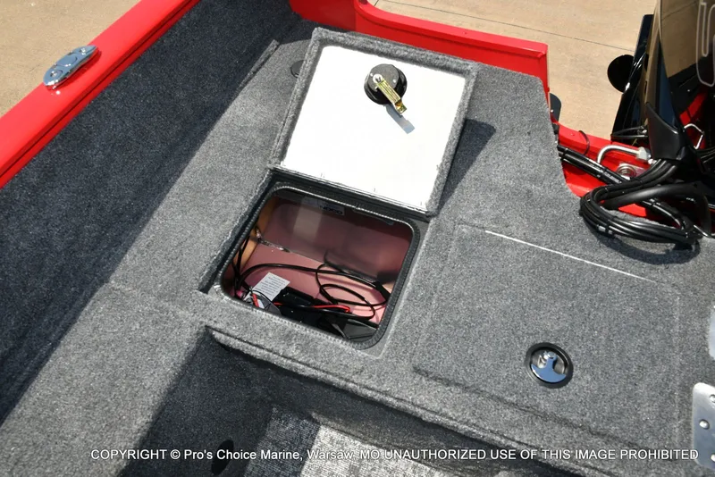 Slide: The Image of Tracker Pro Guide V-175 WT 2026 - 77