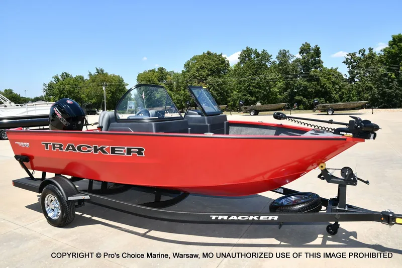 Slide: The Image of Tracker Pro Guide V-175 WT 2026 - 84