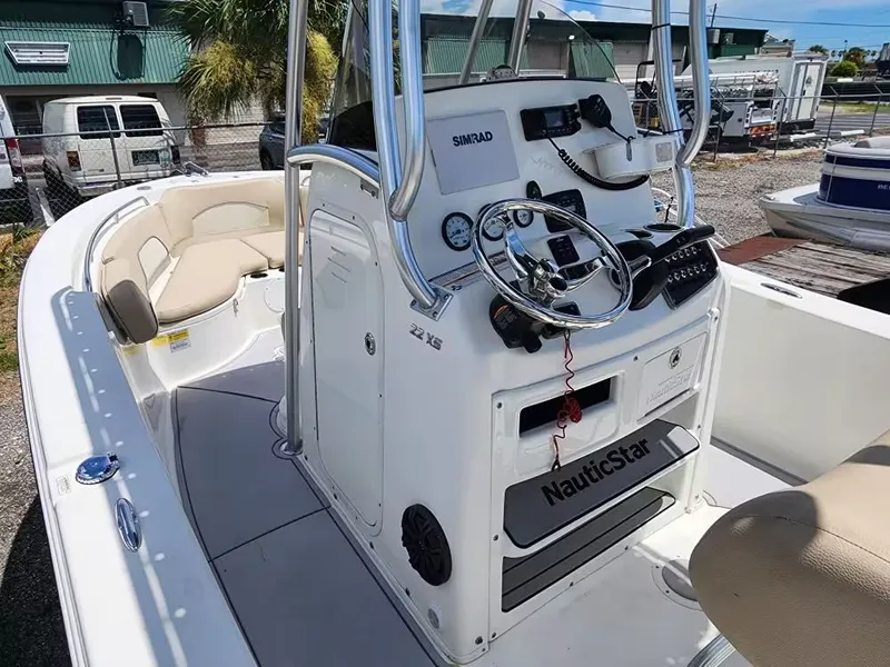 Slide: The Image of NauticStar 22 XS 2018 - 12
