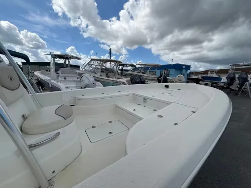 Slide: The Image of NauticStar 2400 Sport 2017 - 10