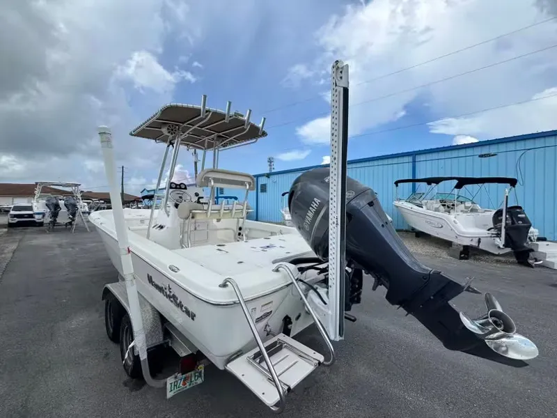 Slide: The Image of NauticStar 2400 Sport 2017 - 3