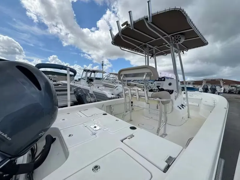 Slide: The Image of NauticStar 2400 Sport 2017 - 6