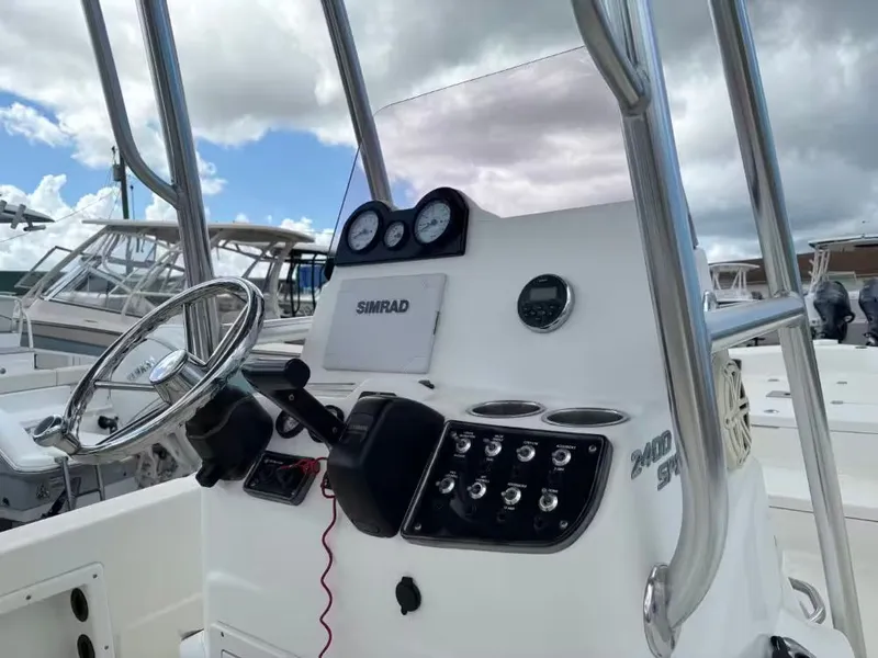 Slide: The Image of NauticStar 2400 Sport 2017 - 7