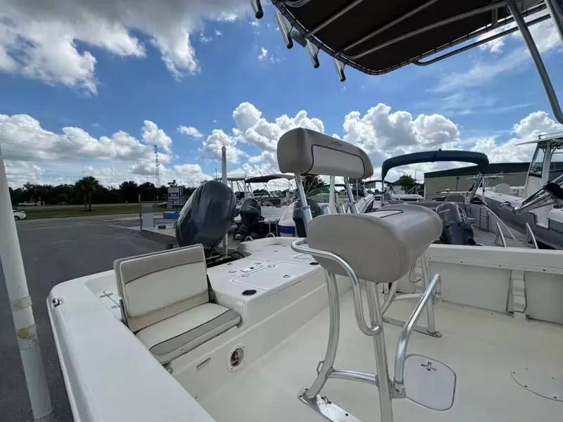 Slide: The Image of NauticStar 2400 Sport 2017 - 9