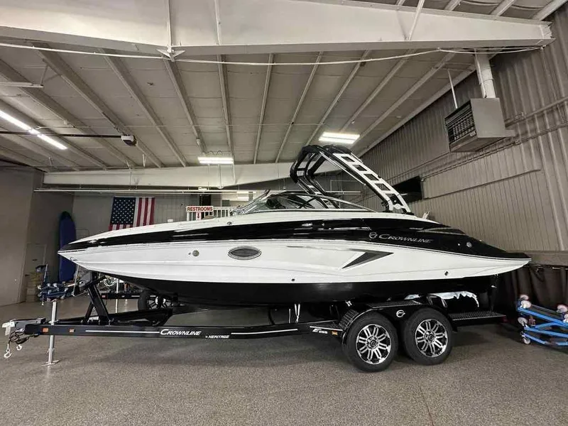 The Image of Crownline Boats Eclipse E255 2026 - 1