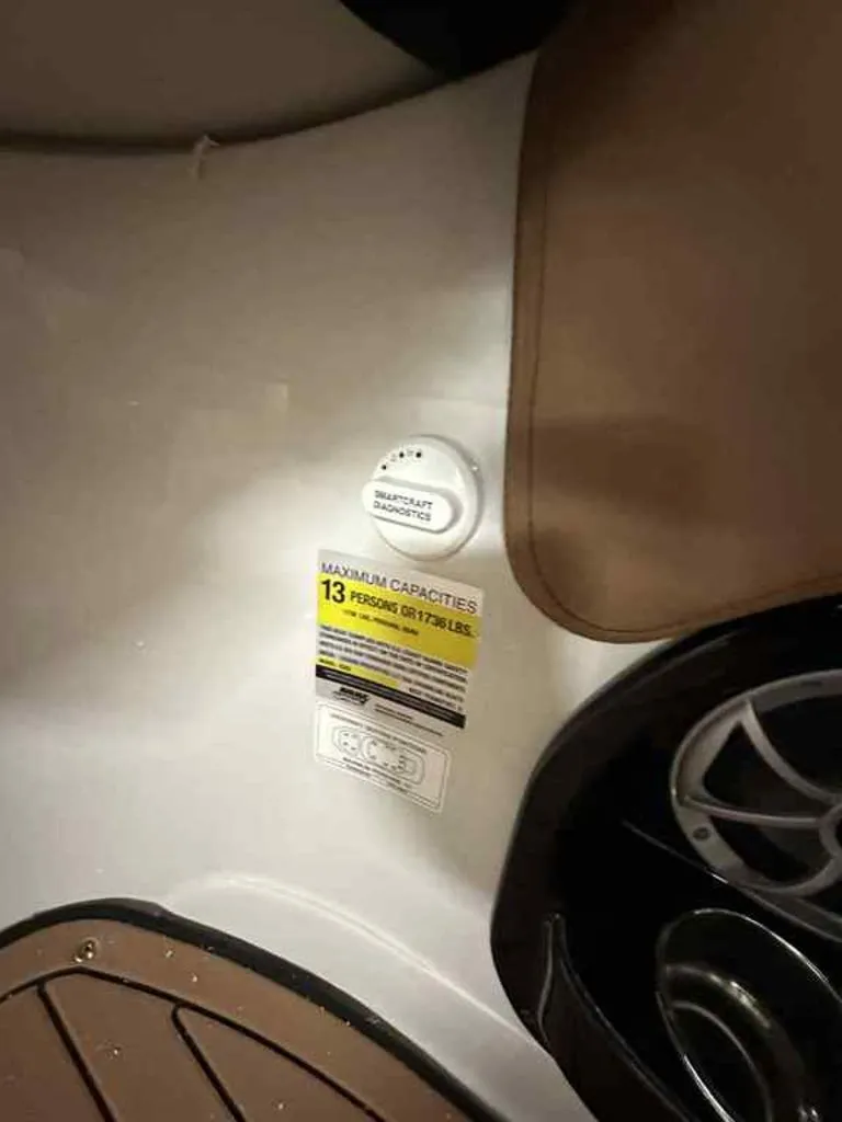 Slide: The Image of Crownline Boats Eclipse E255 2026 - 12