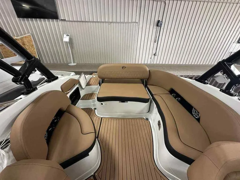 Slide: The Image of Crownline Boats Eclipse E255 2026 - 15